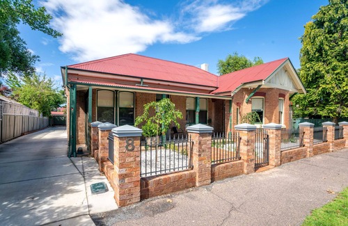 Orange Apartment | One-Bedroom Apartment on Summer | No.2 Near CBD