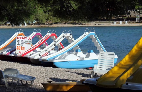 Mirce Apartment | One bedroom apartment with balcony and sea view Mirca, Brač (A-730-a)