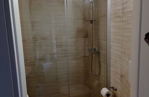 Pitve Apartment | One bedroom apartment with air-conditioning Pitve, Hvar (A-22114-a)