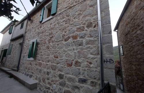 Pitve Apartment | One bedroom apartment with air-conditioning Pitve, Hvar (A-22114-b)