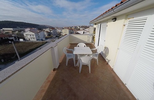 Lopar Apartment | One bedroom apartment with terrace Lopar, Rab (A-20644-b)