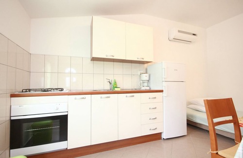 Poljica Apartment | One bedroom apartment with terrace and sea view Poljica, Trogir (A-10010-a)