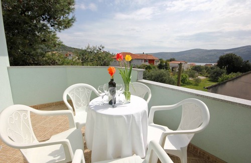 Poljica Apartment | One bedroom apartment with terrace and sea view Poljica, Trogir (A-10010-a)