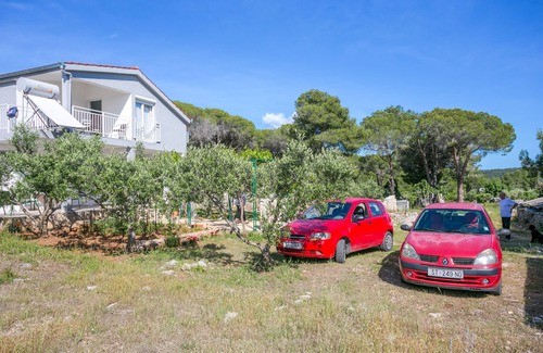 Cove Osibova (Milna) Apartment | One bedroom apartment with terrace and sea view Cove Smrčeva, Brač (A-20193-a)