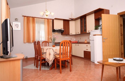 Island Hvar Apartment | One bedroom apartment with balcony Jelsa, Hvar (A-196-b)