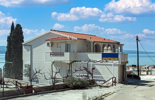 Pisak Apartment | One bedroom apartment with balcony and sea view Pisak, Omiš (A-5975-d)