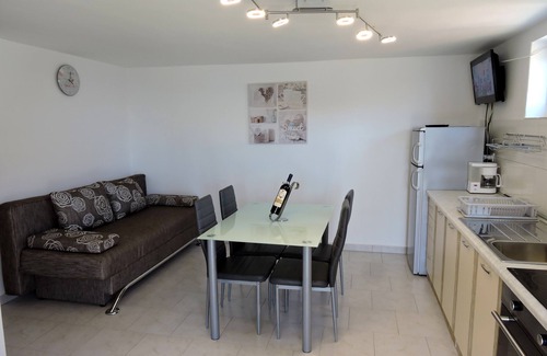 Preko Apartment | One bedroom apartment with terrace Preko, Ugljan (A-8232-c)