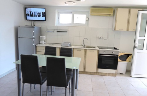 Preko Apartment | One bedroom apartment with terrace Preko, Ugljan (A-8232-c)