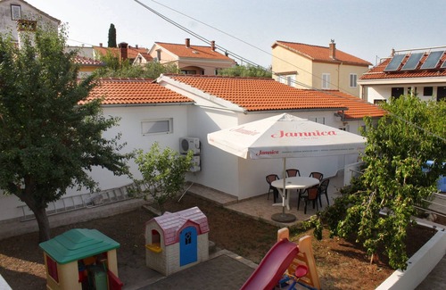 Preko Apartment | One bedroom apartment with terrace Preko, Ugljan (A-8232-c)