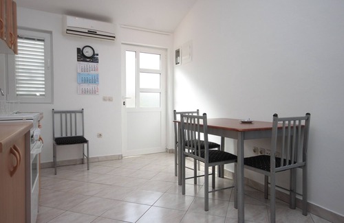 Preko Apartment | One bedroom apartment with terrace Preko, Ugljan (A-8232-b)