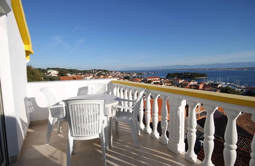 Preko Apartment | One bedroom apartment with terrace and sea view Preko, Ugljan (A-8417-b)