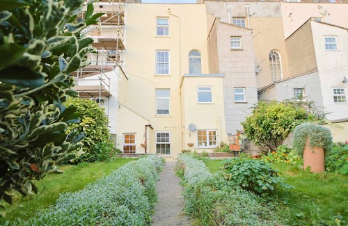 Southville Apartment | One bedroom basement flat in Coronation road