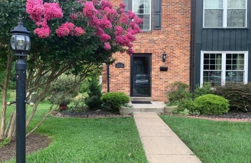 Aspen Hill Apartment | One bedroom Basement Apartment. Parking. Fios internet. Close to nature and DC