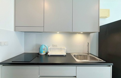 Kram Condo | One bedroom condo 2 pools with free Wi-Fi, only 2 mins to Mae Phim beach.