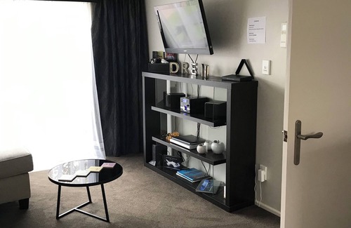 Invercargill Cottage | One Bedroom Cottage, Central to CBD, Park, Airport