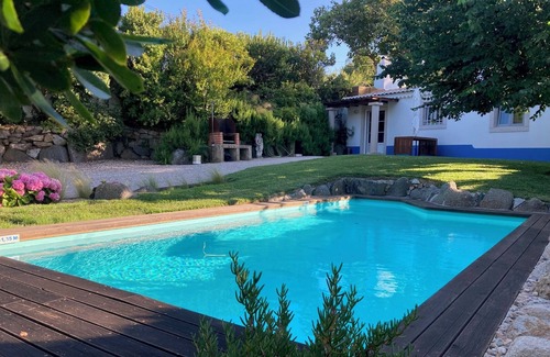 Almocageme Cottage | One bedroom cottage with pool set in tranquil settings.