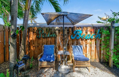Palm Beach Shores Apartment | one bedroom furnished apartment by beach