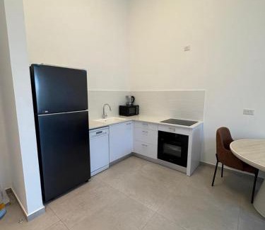Eilat Apartment | One-Bedroom Garden Apartment with Balcony - 2