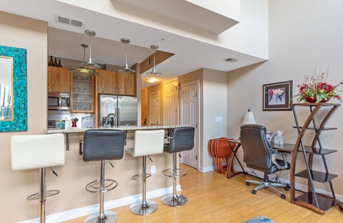 Downtown Condo | One Bedroom Hideaway w/free parking steps to Downtown
