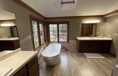 Dayton House | One Bedroom Master Suite In the Heart of Kettering