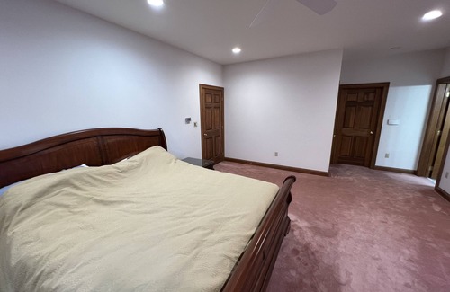 Dayton House | One Bedroom Master Suite In the Heart of Kettering