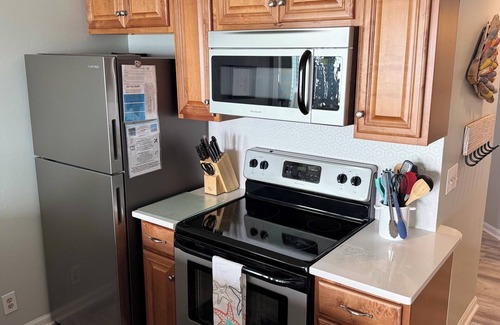 Ocean Isle Beach Condo | One bedroom, Ocean Front-steps to sand ,sun and fun