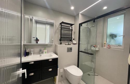Jing'an Apartment | One Bedroom Suite 401 in Shanghai Downtown