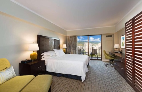 Waikiki Resort | One bedroom suite in prestigious Hilton Hawaiian Village.