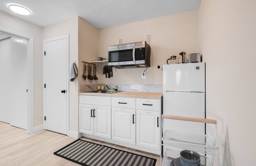 Healdsburg House | One Bedroom Townhouse with Vineyard Views!