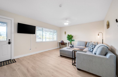 Healdsburg House | One Bedroom Townhouse with Vineyard Views!