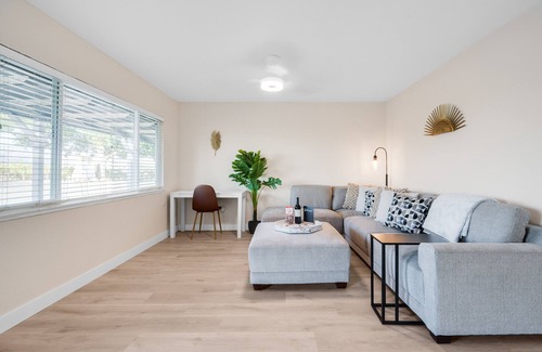 Healdsburg House | One Bedroom Townhouse with Vineyard Views!