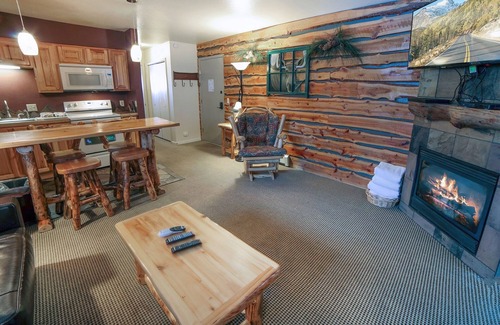 Estes Park Condo | One Bedroom, Two Bath Condo with a Personal Hot Tub on Deck Overlooking River