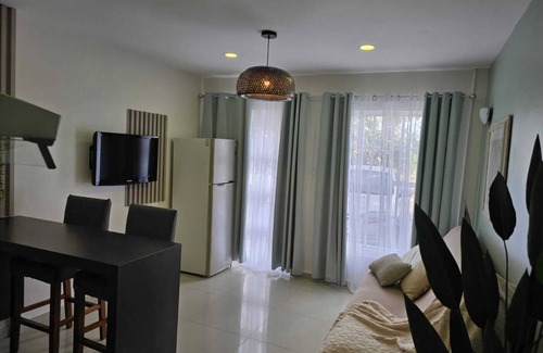 Noord Apartment | One Bedroom vacation apartment Aruba, pool, walking distance to Eagle Beach!