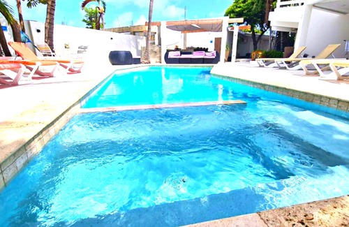 Noord Apartment | One Bedroom vacation apartment Aruba, pool, walking distance to Eagle Beach!