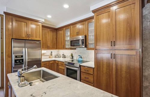 Olympic Valley Condo | One Bedroom walking distance to Palisades Tahoe!