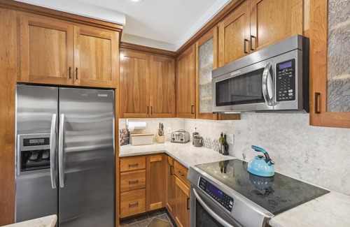 Olympic Valley Condo | One Bedroom walking distance to Palisades Tahoe!