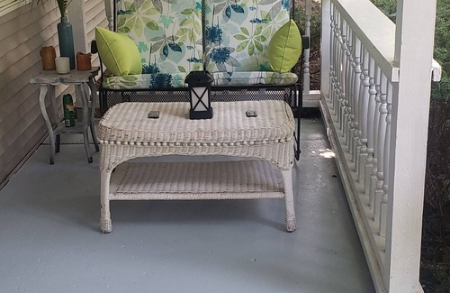 Williamsville House | One block from Main Street, free parking, pets allowed