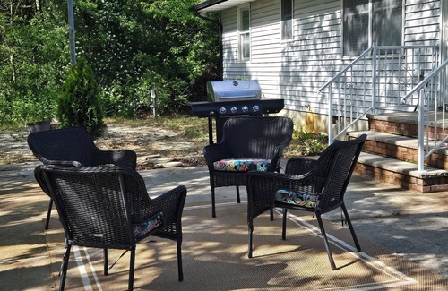 Bayville House | ONE BLOCK TO BEACH. Charming 3-bedroom house with WiFi and AC. Ocean Gate NJ