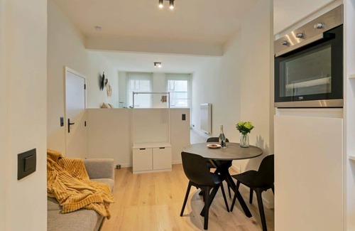 Harmonie Apartment | One-BR Getaway in Antwerp + free parking