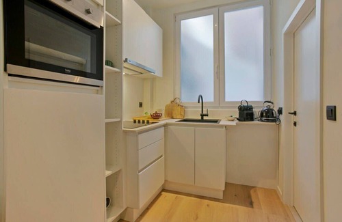 Harmonie Apartment | One-BR Getaway in Antwerp + free parking