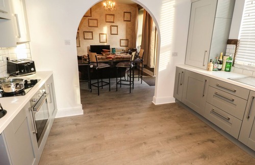 Greetland Cottage | ONE EIGHT THREE GUEST COTTAGE, family friendly in Holywell Green