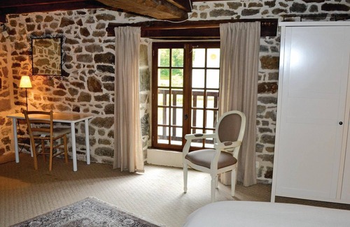Taden House | One half of a stone cottage on the Bugsierer Trail, where the whole family can go for bike rides.