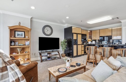 Fort Worth Apartment | ONE-in-a-LifeTime SPEEDway Experience Pool Access