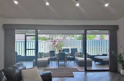 Jupiter Bay Condo | One level villa. Clubhouse, pool, tennis. Barbeque on patio. Two parking spaces.
