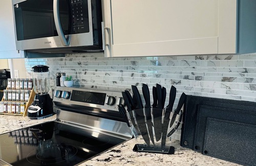 Smithfield House | One Love Oasis 3BR Retreat