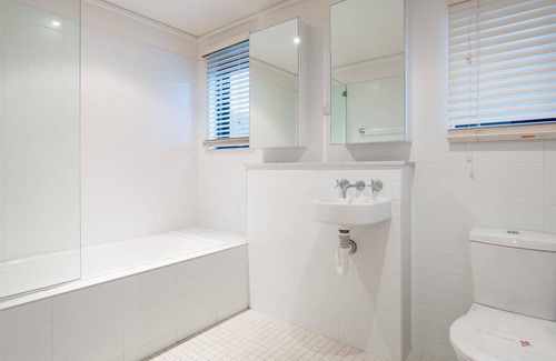 Boat Harbour House | One Mile Ridge, 12a/26 One Mile Close - stunning views, air con, infinity pool