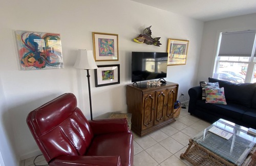 Wells Cottage | One mile to the beach! 2 br condo with deck, A/C, full kitchen, washer, dryer