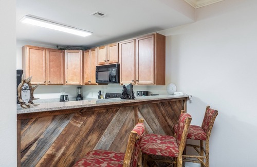 Pigeon Forge Condo | ONE MINUTE OFF PARKWAY BUT VERY PEACEFUL, 3RD FLOOR