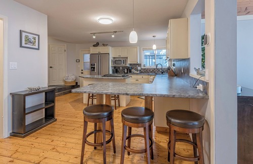 Silver Star Mountain Ski Chalet | One of a Kind Upscale Home w/Laundry, Private Hot Tub, media room & pet friendly