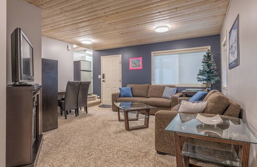 Silver Star Mountain Ski Chalet | One of a Kind Upscale Home w/Laundry, Private Hot Tub, media room & pet friendly